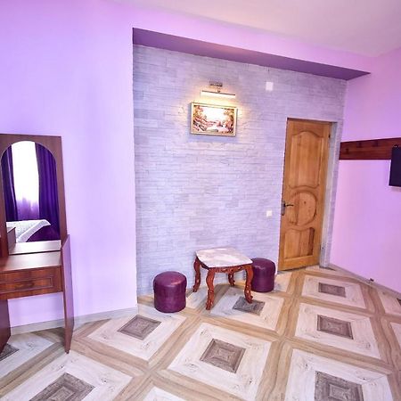 Hotel Pharnavaz Batumi Esterno foto
