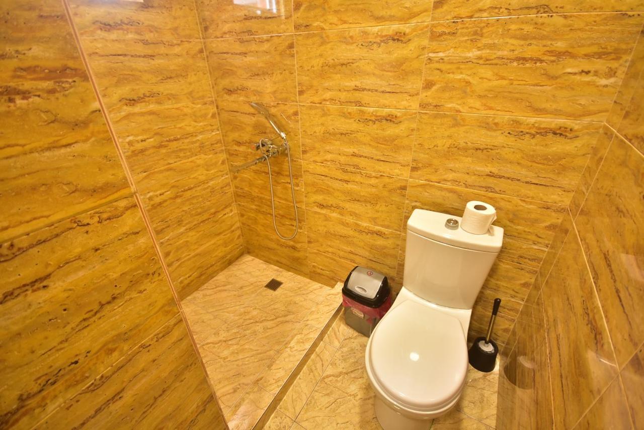 Hotel Pharnavaz Batumi Esterno foto