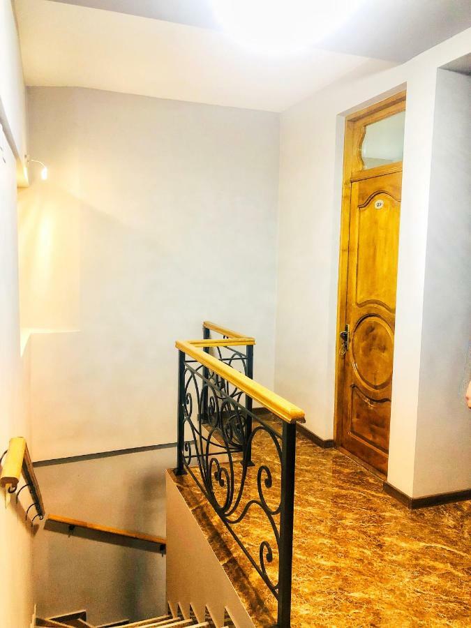 Hotel Pharnavaz Batumi Esterno foto
